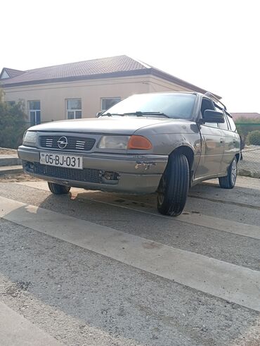 Opel: Opel Astra Caravan (şunur kuzov) Xüsusiyyətlər: - Kuzov — 8