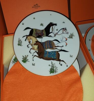 Qab-qacaq və mətbəx ləvazimatlarının alışı: Hermes Cheval d'Orient Fransa, əl işi 12 person 95 predmet. İstifadə — 11