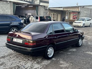 Volkswagen: Volkswagen Passat: 1993 г., 1.8 л, Механика, Бензин, Седан