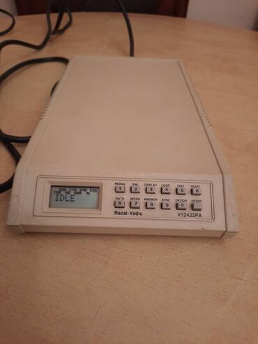 Druga oprema za računare i laptopove: Stari retro modem i adapter za kompjuter.

Nepoznato stanje — 12
