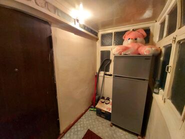 Uzunmüddətli kirayə mənzillər: Sahil metrosuna yaxın məsafədə yerləşən, yaxşı təmirli 2 otaqlı — 16