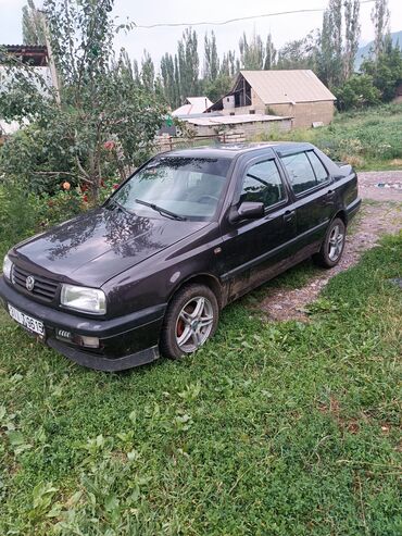 срочно срочно продам машину: Volkswagen Vento: 1993 г., 1.8 л, Механика, Бензин, Седан