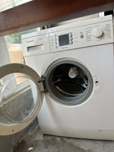Bosch markalı, ağ rəngdə, ön hissədən yükləmə qabiliyyətinə malik