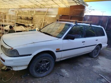 tayota 100: Toyota Camry: 1989 г., 2 л, Механика, Бензин, Универсал