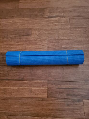 yoga matı qiyməti: 1 ay işlənmiş Fitnes İdman xalçası satılır. Ölçüsü 62 x 1.72 sm