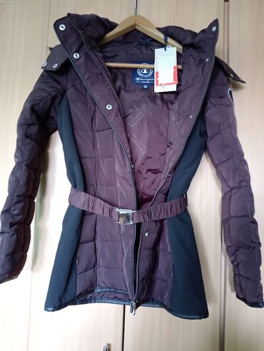 zimska perjana jakna je marka divided: Champion, XS (EU 34), S (EU 36), Sa postavom