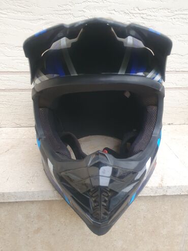 шлем для каратэ: Шлем-каска-эндуро 
в хорошем состоянии 
адрес; г. Ош