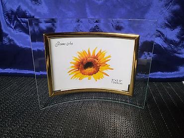 Slike i ramovi: Stakleni nov ram za sliku. Sve na ramu je odsjaj od svetla. Ram — 4