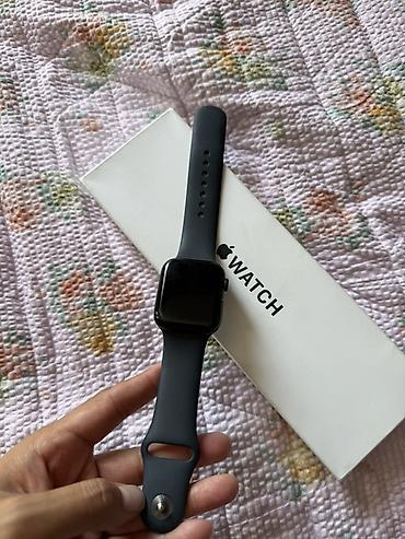 Акылдуу сааттар: Apple Watch, черный алюминиевый корпус на темно синем спортивном — 1