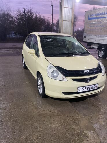 сивик мотор: Honda Fit: 2001 г., 1.3 л, Вариатор, Бензин, Седан