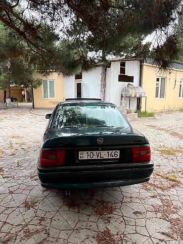 volkswagen polo 1: Opel Vectra: 1.8 л | 1995 г. 700000 км Седан — 1