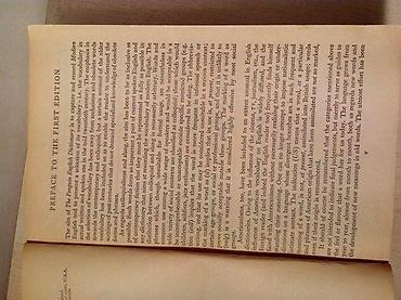 boots: The Penguin English dictionary Dikshonari Broširan povez, strana 818 — 2