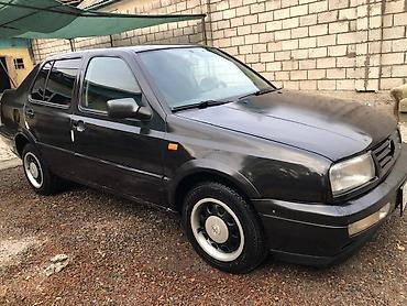 Унаа сатуу: Volkswagen Vento: 1994 г., 1.8 л, Кол менен иштөөчү, Бензин, Седан — 1