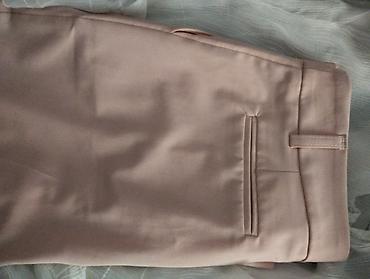 obuca bata: Elegantne ženske pantalone u puder‑roz nijansi. - Kroj: klasičan — 2