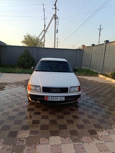 двигатель на ауди 80 б4: Белый седан Audi 100 с классическим дизайном кузова. Автомобиль
