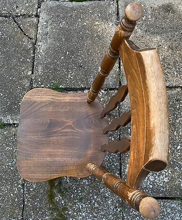 Stolice: Prodajem 4 masivnе drvenе stolice stabilne i čvrste teške i — 2