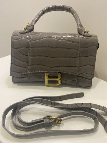 Классикалык сумкалар: Классикалык сумка, Balenciaga, Материалы: Жасалма булгаары, Куру жөнгө салынат, Аялдарга
