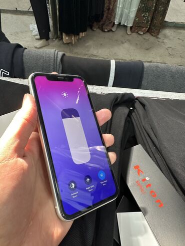 телефон мобильный: IPhone 11, Б/у, 128 ГБ, Белый, Защитное стекло, Чехол, 100 %