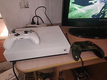 Xbox One: Срочно продаю xbox one s в отличном состоянии 2 жостика оригинальный — 1