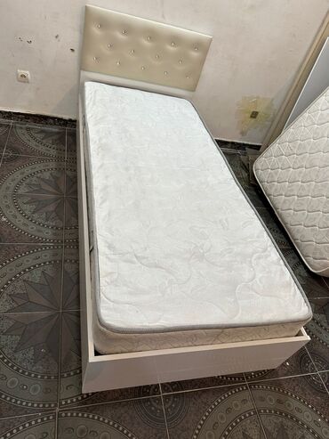 Divan və kreslo dəstləri: 1 ədəd çarpayı satılır çatdırılma daxil 120₼. Əla