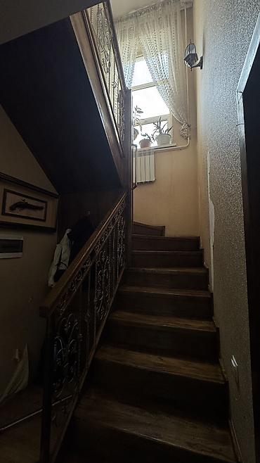 Продажа коттеджей и домов: Продаётся двухэтажный жилой дом с отдельным входом и крыльцом. Вместе — 20