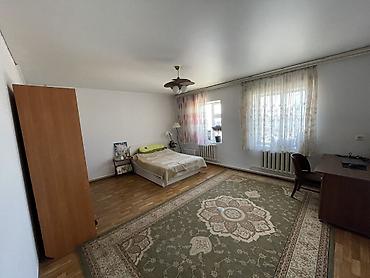 Продажа коттеджей и домов: 🏡 Продается двухэтажный дом 📍 Район с. Чон Арык 🔹 Участок — 8 соток — 4