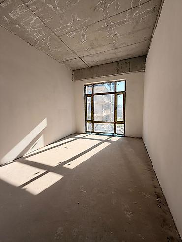 продаю квартиру 10 мкр: 1 комната, 50 м², 2 этаж, ПСО (под самоотделку) — 5