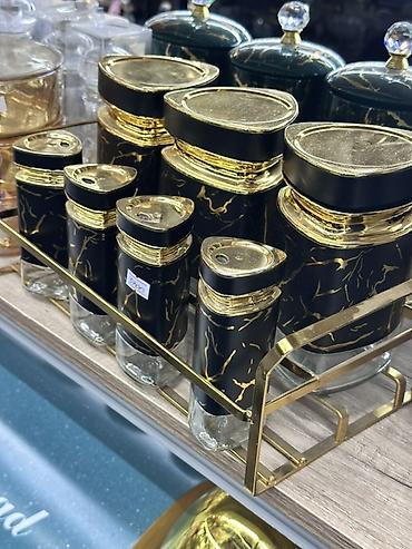 Аксессуары для кухни: Набор кухонных банок для хранения на металлической подставке — 1