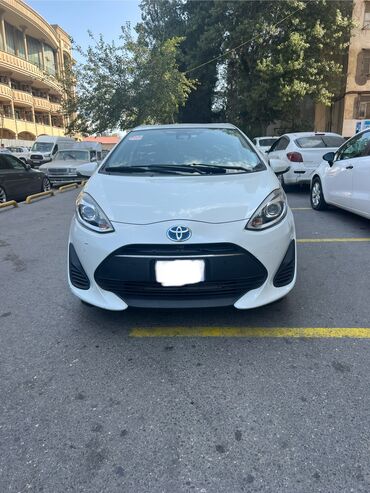 Toyota: Toyota Prius: 1.5 l | 2018 il Hetçbek