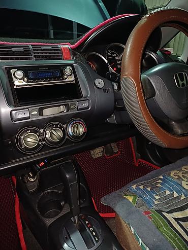 Honda: Honda Fit: 2003 г., 1.3 л, Автомат, Бензин, Хэтчбэк at lalafo.kg — 4 Honda: Honda Fit: 2003 г., 1.3 л, Автомат, Бензин, Хэтчбэк — 4