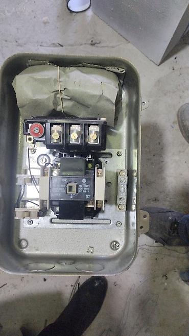 su sayğacı: Sənaye tipli elektrik start-stop idarəetmə qutusu və metal paylayıcı — 3