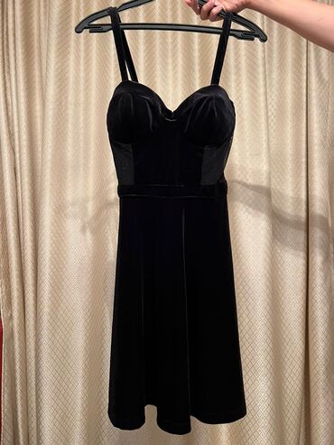 черное короткое платье с: Вечернее платье, Коктейльное, Короткая модель, Без рукавов, S (EU 36)