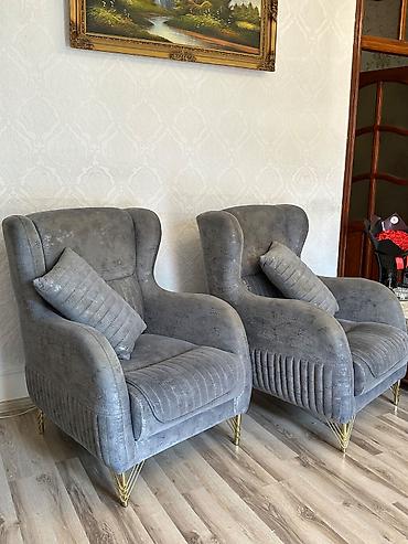 Təcili satılır 2ədəd kreslo 1000azn-alınıb 6ay istifadə olunub. Bahalı
