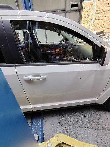 silikonska traka: Fiat Freemont prednja desna vrata bela boja — 1