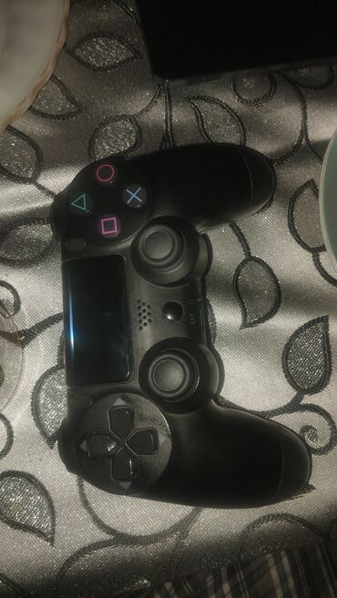 Nintendo Switch: PlayStation 4 DualShock 4 oyun pultu – qara rəng. Xüsusiyyətlər: -