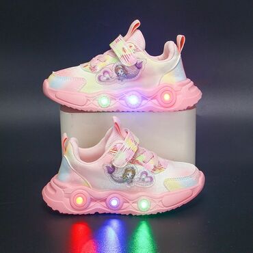 Детская обувь: Размер 34 . Детские кроссовки для девочки с подсветкой.Легкиемягкие!