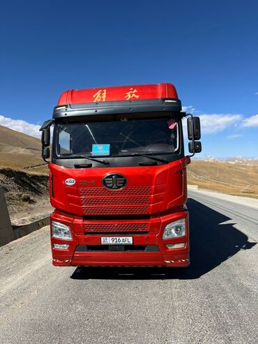 продаю связи с переездом: Тягач, Тентованный