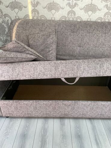 мебель для прихожки: Бурчтук диван, түсү - Саргыч боз, Колдонулган
