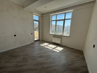 Uzunmüddətli kirayə mənzillər: Mənzilin təsviri: - Geniş və işıqlı otaqlar, iri pəncərələr sayəsində — 4