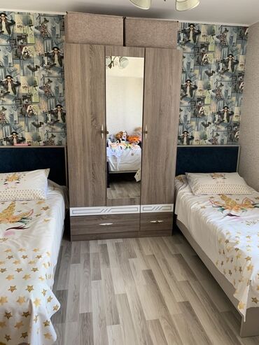 Açılan, 3 qapılı Düz dolab, Şifonyer