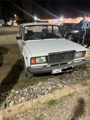 kvadrasikl satisi: Model: VAZ 2107 sedan Rəng: ağ Yanacaq: benzin Sürətlər qutusu