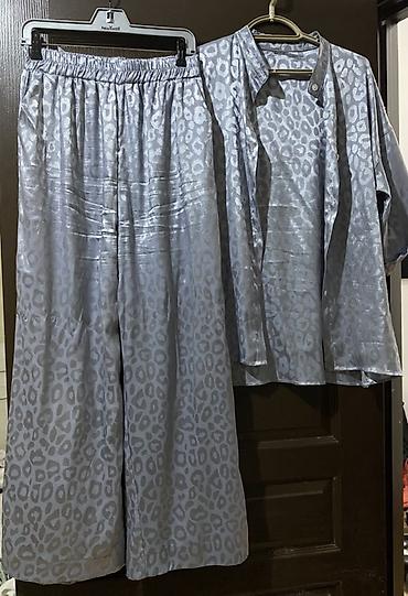 Костюмы: Köynək və şalvar dəstləri ölçülər L-40. XL-42 - Rəng/naqxış: Krem — 5