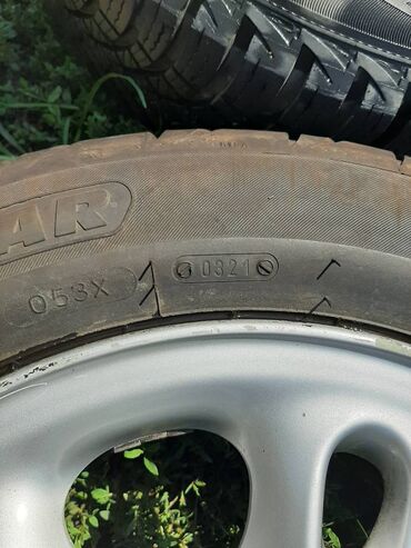 Gume i felne: 4 komada alu felne r15, sa 2 skoro nove i 2 polovne letnje gume. Na — 13