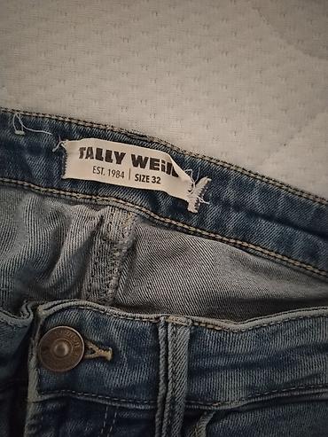 Farmerke: Dve ženske farmerke – različiti modeli i bendovi. 1) Sinsay skinny — 4