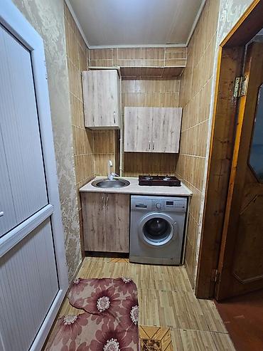 Mənzillər: Kirayə üçün tam mebellı 2 otaqlı mənzil - Geniş və işıqlı zal: divan — 10