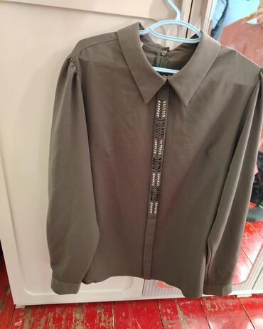 Dəstlər, kostyumlar: Qadın geyim dəsti – 4 ədəd 1) Tünd məxməri-bordo rəngdə uzun don - — 6