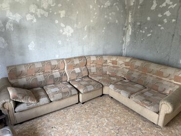 бишкек бу диван: Бурчу бар диван, Жастыктар менен, Үч орундук жана андан көп, Жаккард