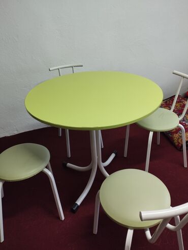 кухня столы: Кухонный Стол, цвет - Зеленый, Б/у
