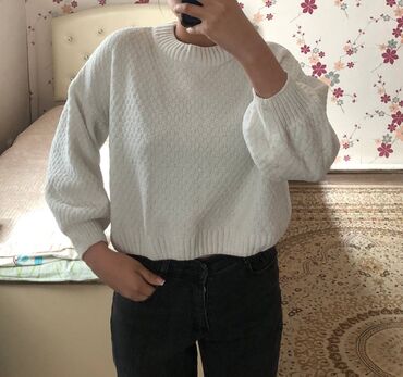 белый вязаный свитер женский: Женский свитер, Средняя модель