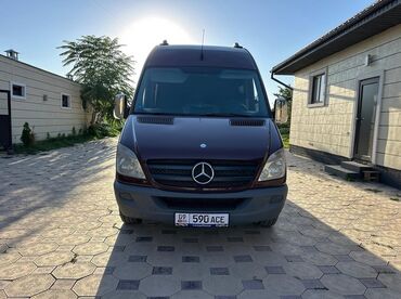 продажа хонда фит в бишкеке: Просторный фургон Mercedes-Benz Sprinter бордового цвета. Автомобиль